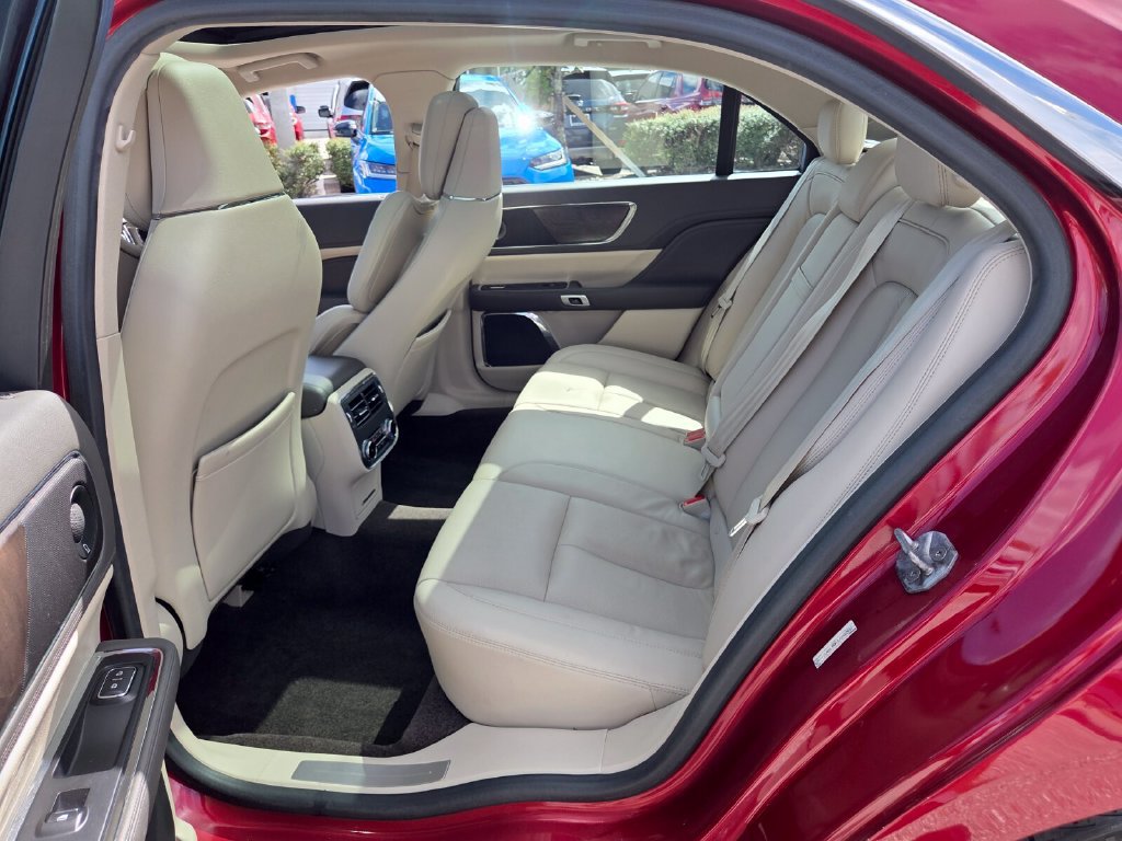 Used 2018 Lincoln Continental Reserve FWD image 10