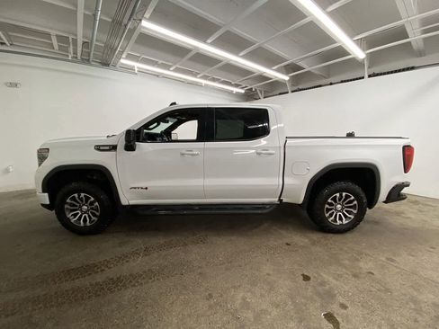 Used 2022 GMC Sierra 1500 AT4 w/ AT4 Preferred Package image 3