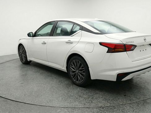 Used 2025 Nissan Altima 2.5 SV image 6