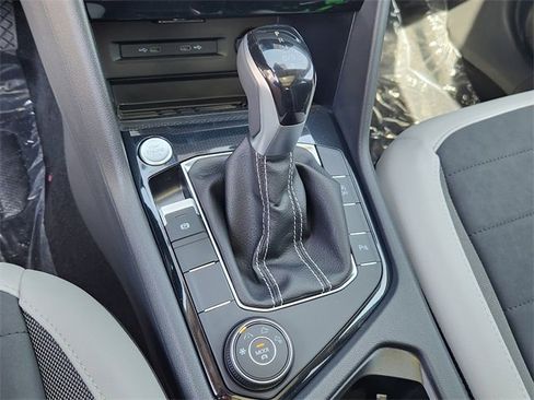 New 2025 Volkswagen Taos SE image 11