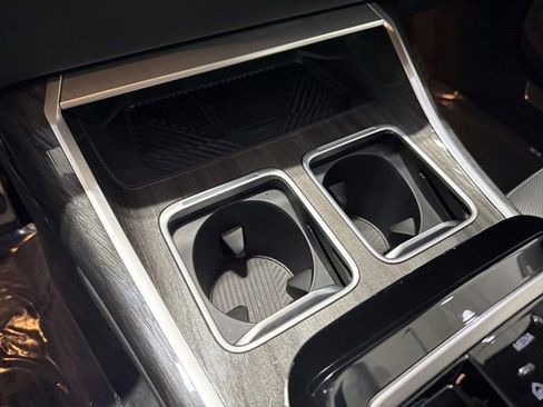 Used 2025 BMW 740i xDrive image 26