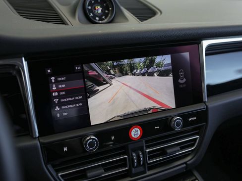 Certified 2026 Porsche Macan AWD/4WD image 24