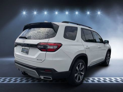 Used 2025 Honda Pilot Elite image 3