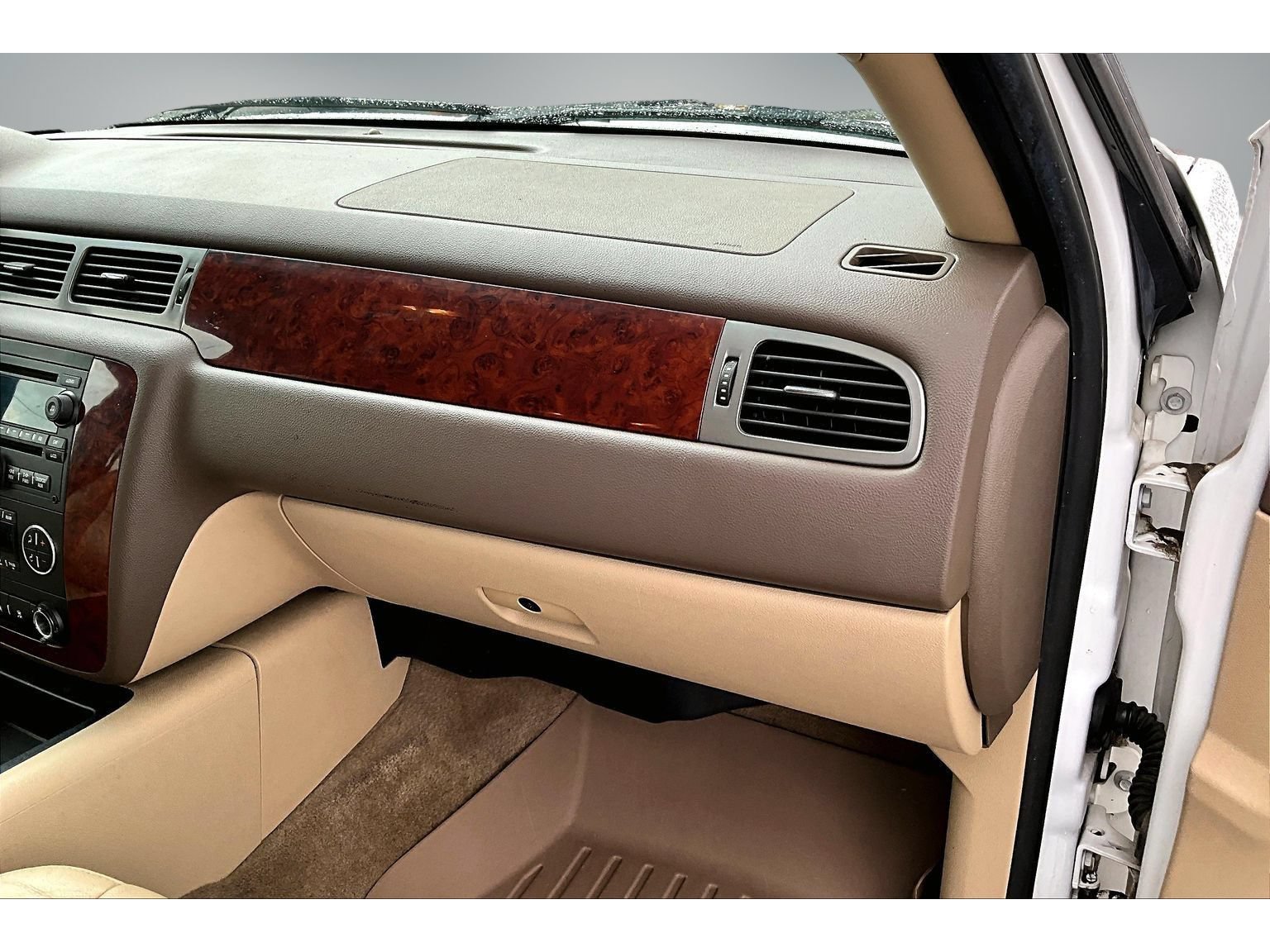 Used 2010 Chevrolet Suburban LT AWD/4WD image 27