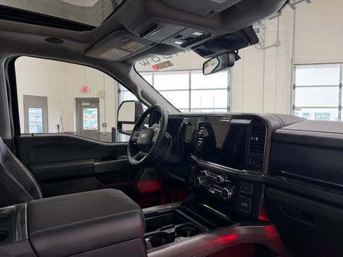 New 2026 Ford F250 Lariat w/ Black Appearance Package AWD/4WD image 32