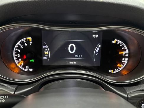 Used 2019 Jeep Grand Cherokee Laredo AWD/4WD image 16