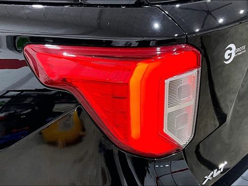 Used 2022 Ford Explorer XLT w/ Equipment Group 202A AWD/4WD image 28