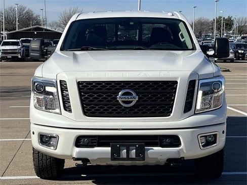 Used 2019 Nissan Titan PRO-4X w/ Pro-4x Convenience Package image 9