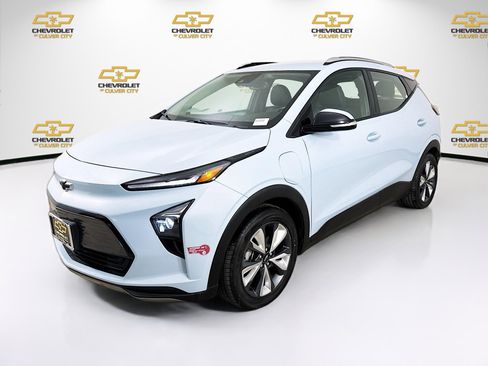 Used 2022 Chevrolet Bolt EUV LT w/ Convenience Package image 3