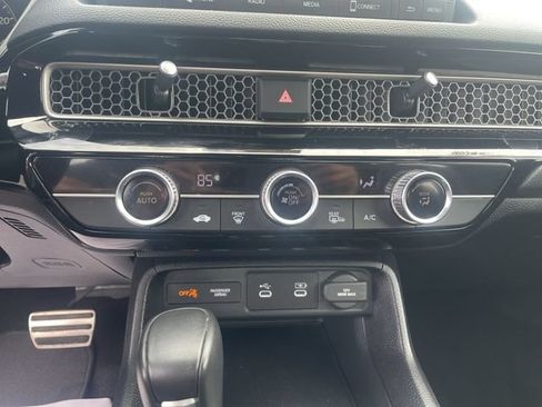 Used 2025 Honda Civic Sport image 25