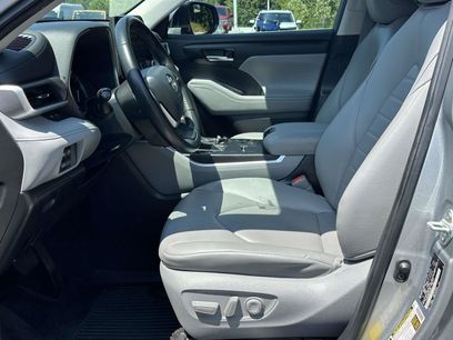 Used 2023 Toyota Highlander XLE