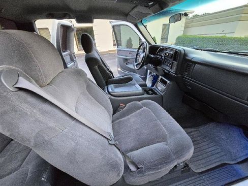 Used 2000 Chevrolet Silverado 1500 LS w/ Off-Road Chassis Pkg AWD/4WD image 24
