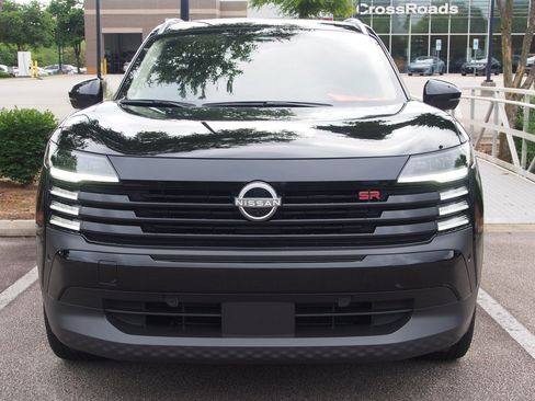 Used 2025 Nissan Kicks SR AWD/4WD image 2