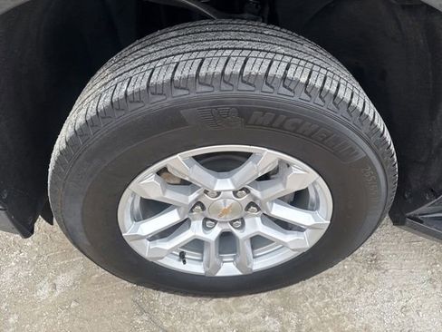 Used 2025 Chevrolet Tahoe LT AWD/4WD image 31