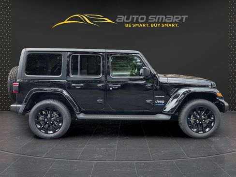Used 2022 Jeep Wrangler Unlimited Sahara w/ Cold Weather Group AWD/4WD image 6