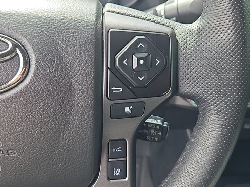 Used 2022 Toyota Tacoma TRD Off-Road AWD/4WD image 14