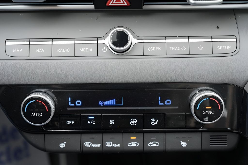 Certified 2024 Hyundai Elantra SEL w/ Convenience Package FWD image 34