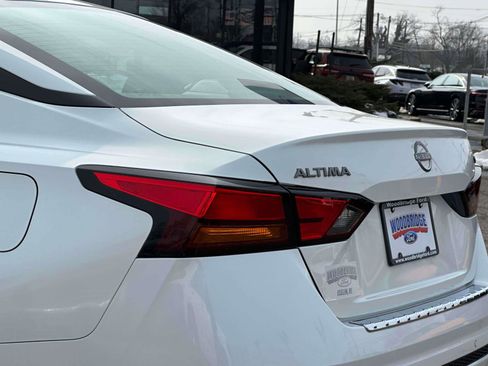 Used 2023 Nissan Altima 2.5 SV image 8