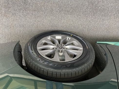 Used 2021 Toyota Sienna XLE image 10