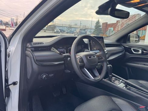 Used 2023 Jeep Compass Trailhawk image 11