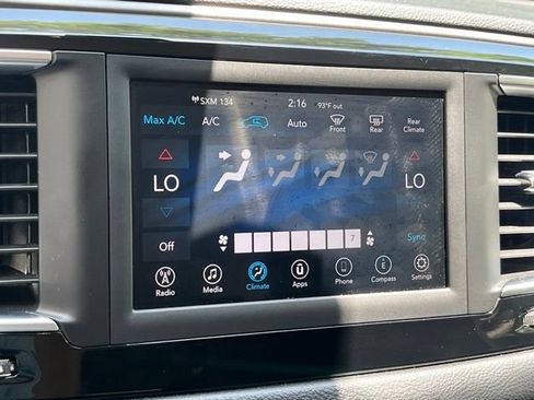 Used 2020 Chrysler Pacifica Touring FWD image 15