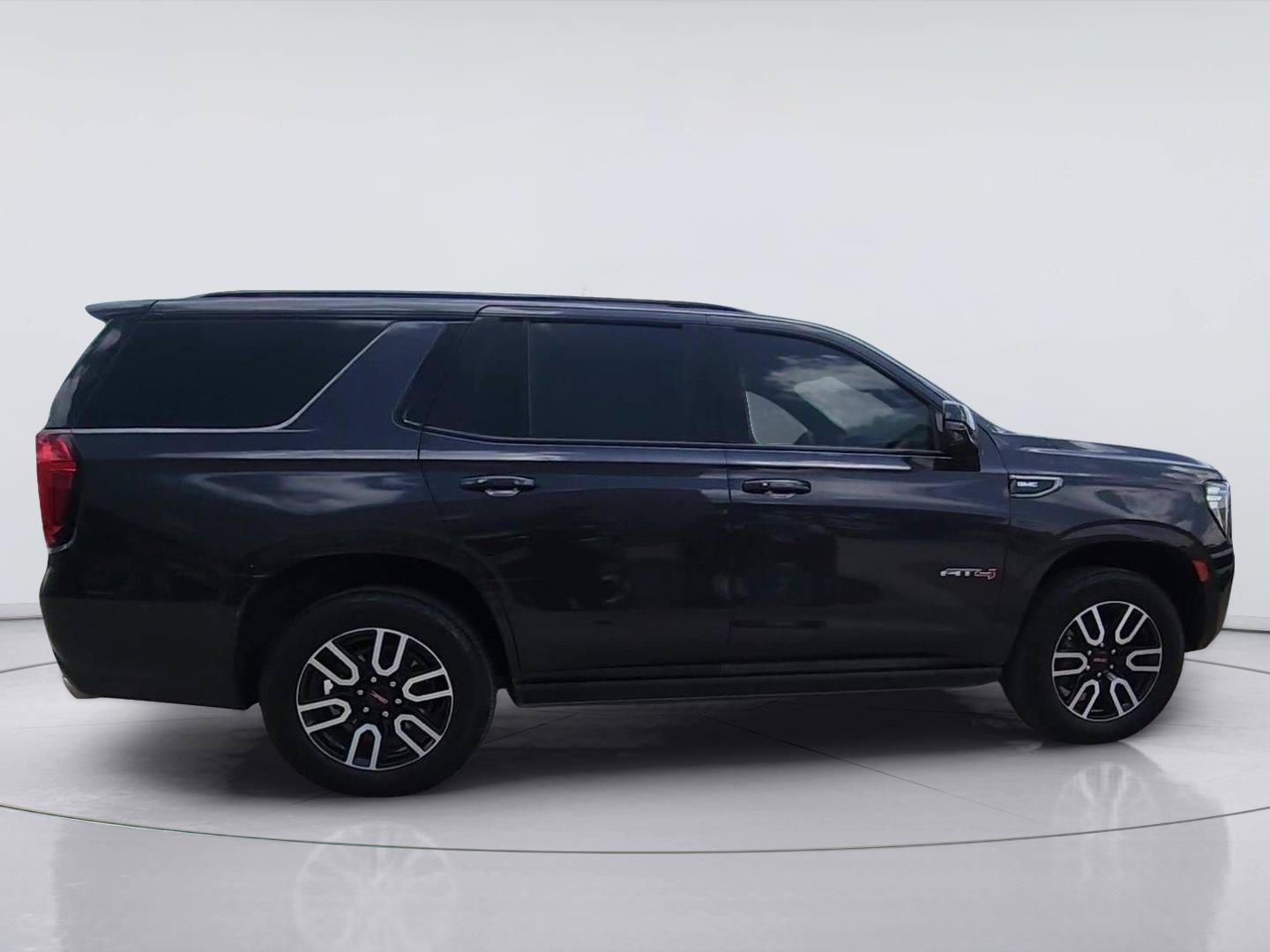 Certified 2023 GMC Yukon AT4 w/ AT4 Premium Plus Package AWD/4WD image 9