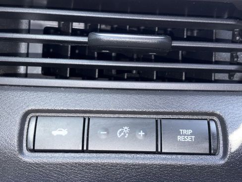 Used 2025 Nissan Altima 2.5 S FWD image 13