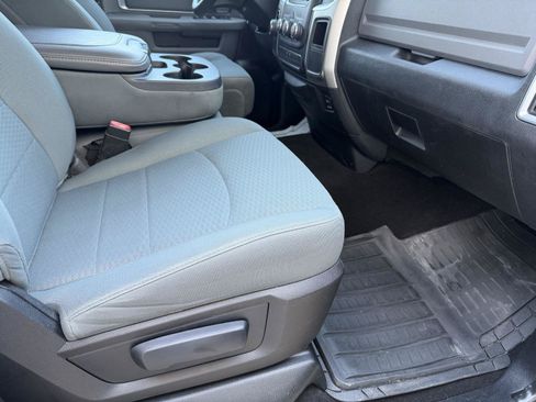 Used 2016 RAM 1500 Classic SLT RWD image 18
