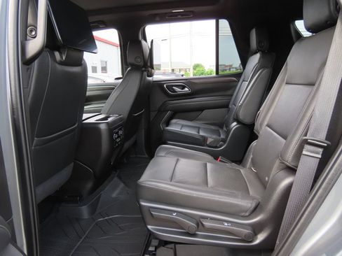 Used 2021 Chevrolet Tahoe Z71 w/ Luxury Package AWD/4WD image 37