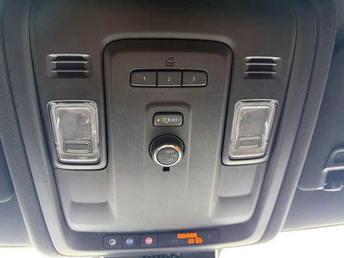 Used 2023 Chevrolet Suburban LT AWD/4WD image 17