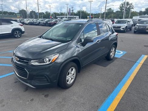 Used 2017 Chevrolet Trax LT w/ LT Convenience Package AWD/4WD image 1