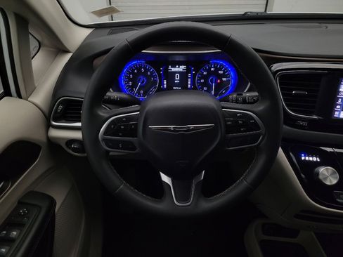 Used 2023 Chrysler Voyager LX FWD image 22