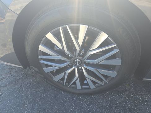 Used 2025 Nissan Altima 2.5 SV FWD image 23