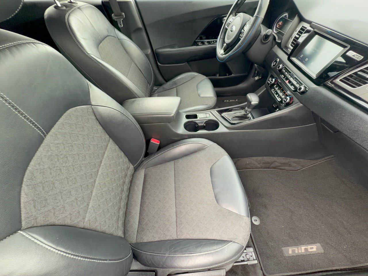 Used 2018 Kia Niro EX FWD image 30