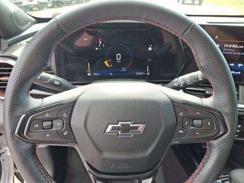 Used 2025 Chevrolet Trax RS w/ Sunroof Package FWD image 19