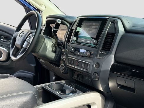 Used 2024 Nissan Titan SV w/ SV Convenience Package AWD/4WD image 5
