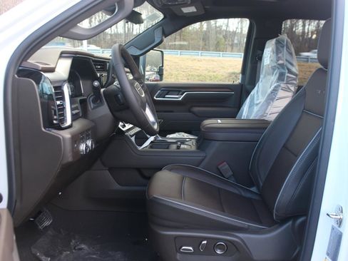 New 2026 GMC Sierra 3500 Denali w/ Denali Reserve Package image 13