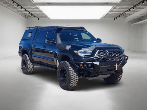 Used 2023 Toyota Tacoma TRD Off-Road w/ Advanced Technology Package AWD/4WD image 8