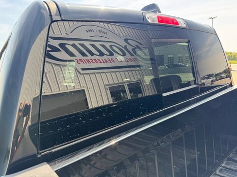Used 2019 RAM 1500 Laramie AWD/4WD image 12