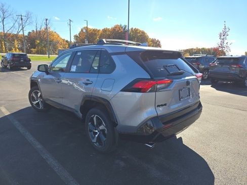 New 2025 Toyota RAV4 SE image 5