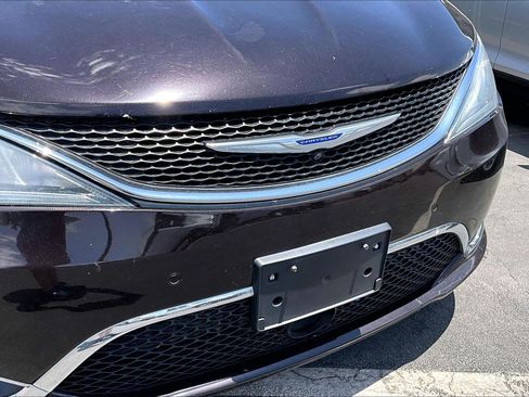 Used 2019 Chrysler Pacifica Limited w/ Advanced Safetytec Group FWD image 28