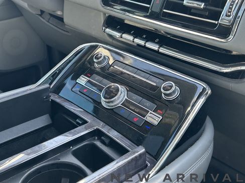 Used 2019 Lincoln Navigator L Reserve AWD/4WD image 6
