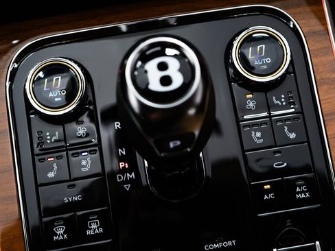 Used 2025 Bentley Flying Spur Plug-In Hybrid AWD/4WD image 37