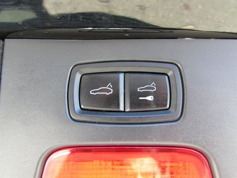 Used 2012 Porsche Cayenne Turbo AWD/4WD image 27
