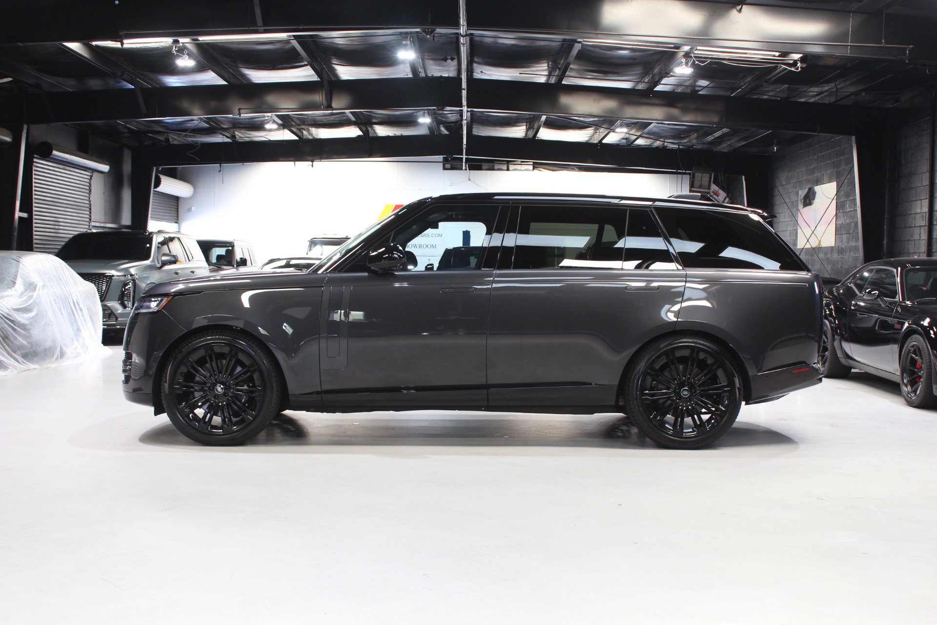 Used 2024 Land Rover Range Rover Long Wheelbase SE AWD/4WD image 4