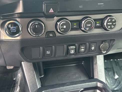 Used 2019 Toyota Tacoma TRD Off-Road AWD/4WD image 25