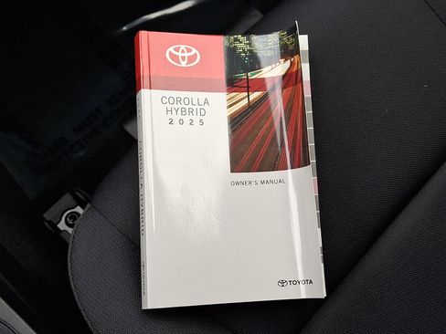 Used 2025 Toyota Corolla LE image 25