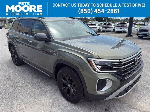 Certified 2025 Volkswagen Atlas Peak Edition SE AWD/4WD image 1