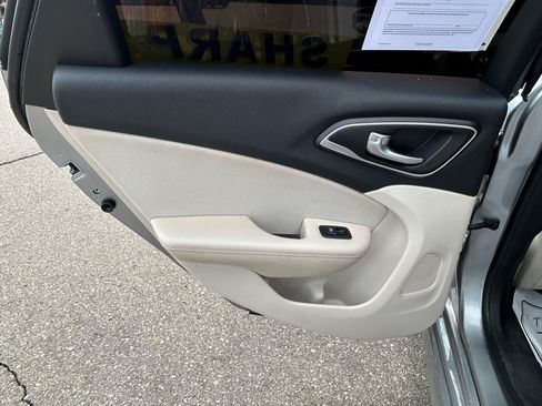 Used 2015 Chrysler 200 Limited FWD image 13