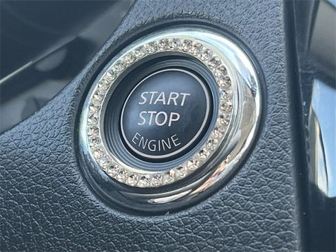 Used 2020 Nissan Rogue Sport SV image 10